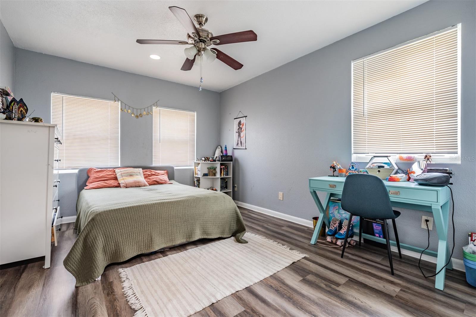 4601 N EMERALD AVE — photo 19