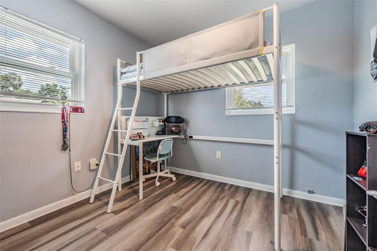 4601 N EMERALD AVE — photo 23