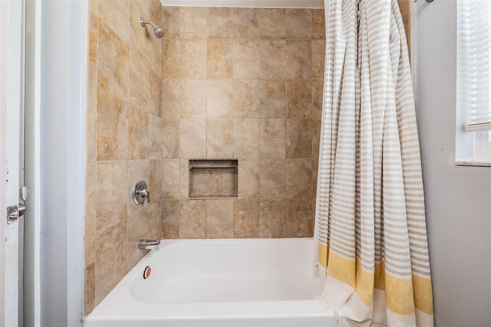 4601 N EMERALD AVE — photo 22