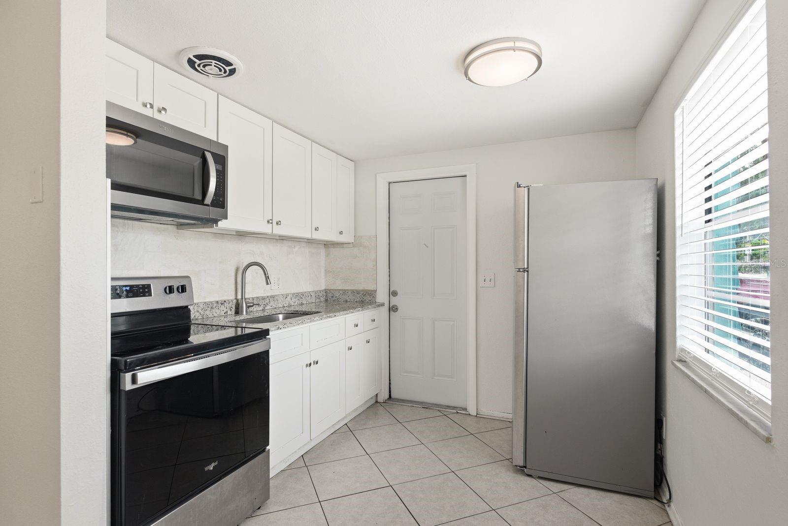 417 MILWAUKEE AVE — photo 9