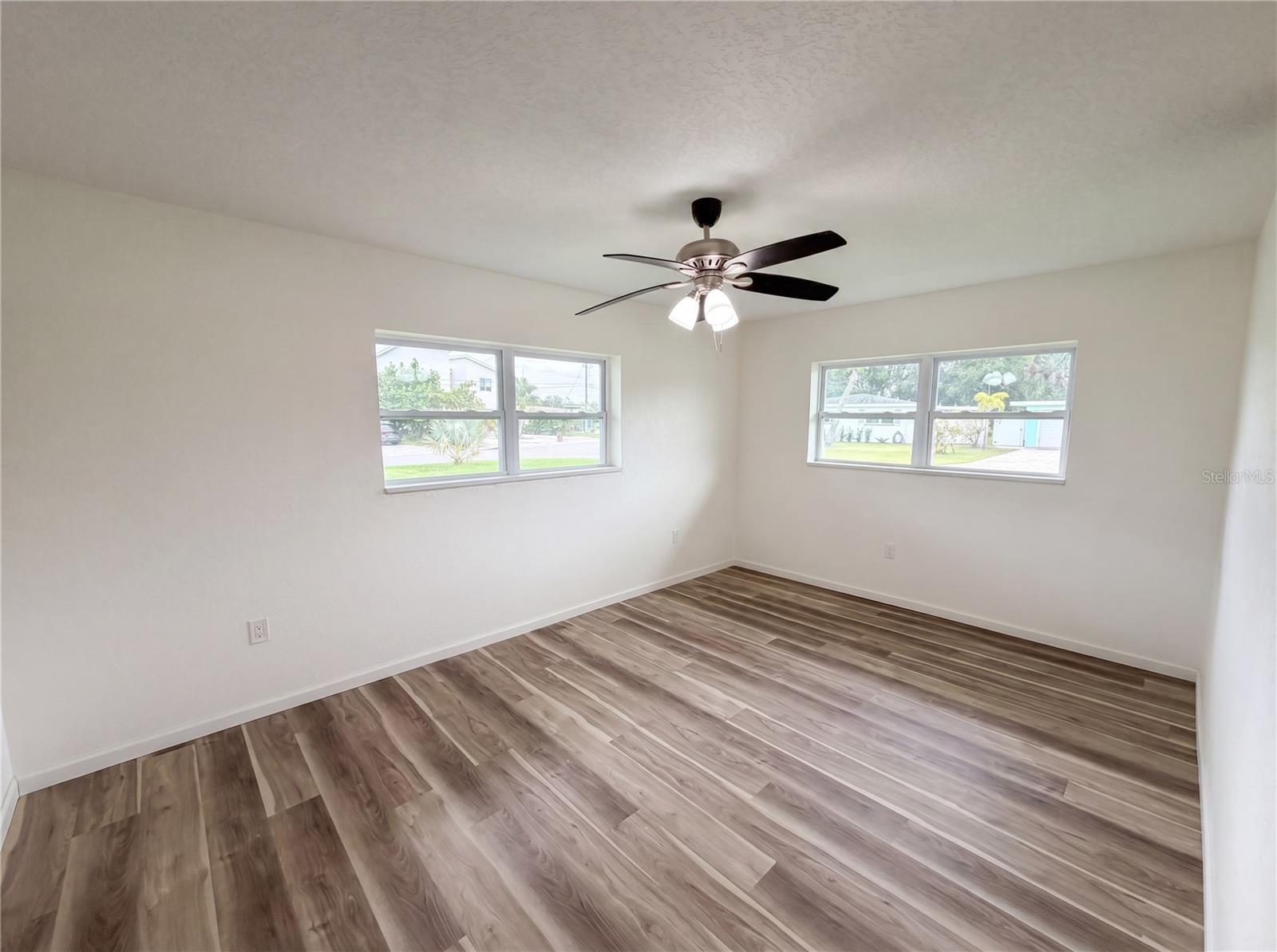567 BAYWOOD DR N — photo 10