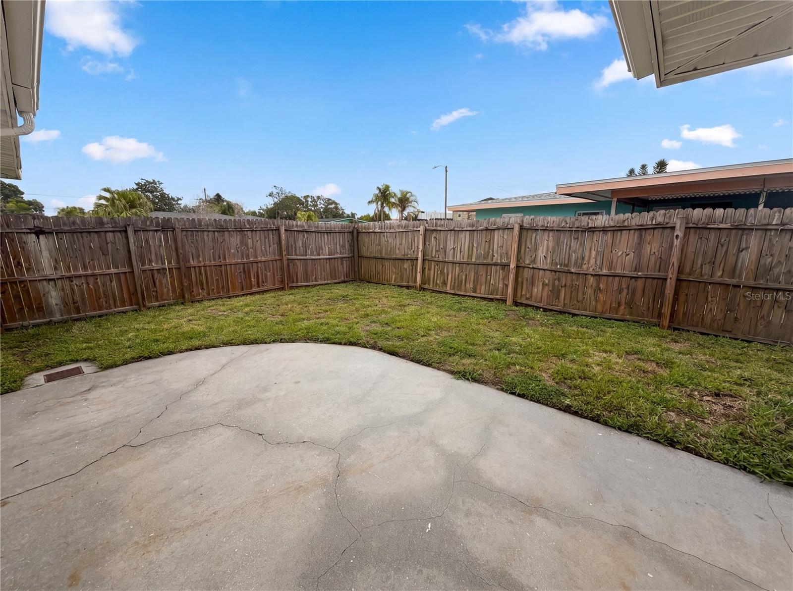 567 BAYWOOD DR N — photo 17