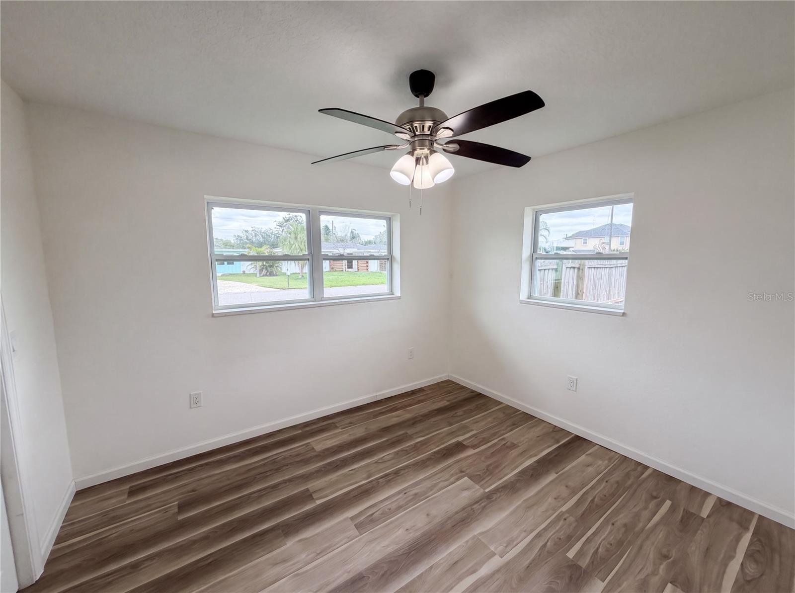 567 BAYWOOD DR N — photo 11