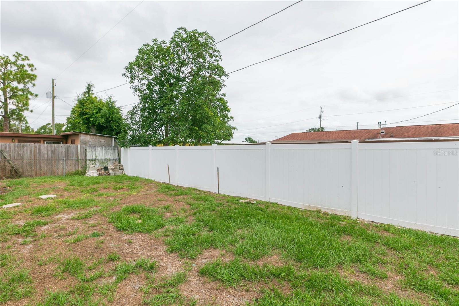 7412 KINGSTON DR — photo 37