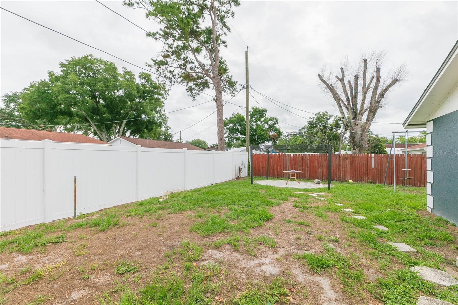 7412 KINGSTON DR — photo 33