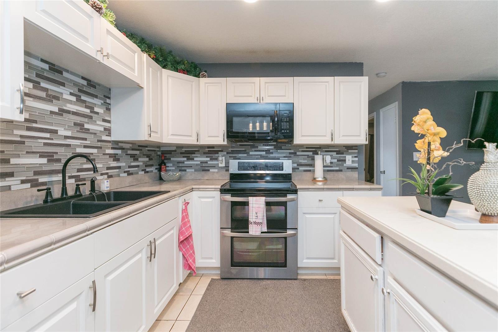 7412 KINGSTON DR — photo 11
