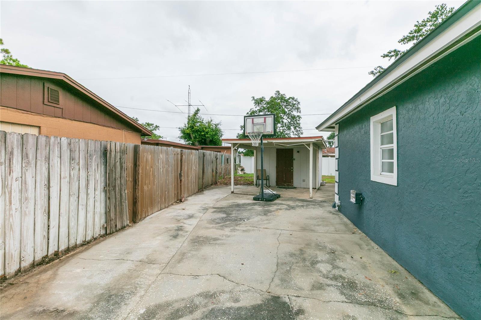 7412 KINGSTON DR — photo 38