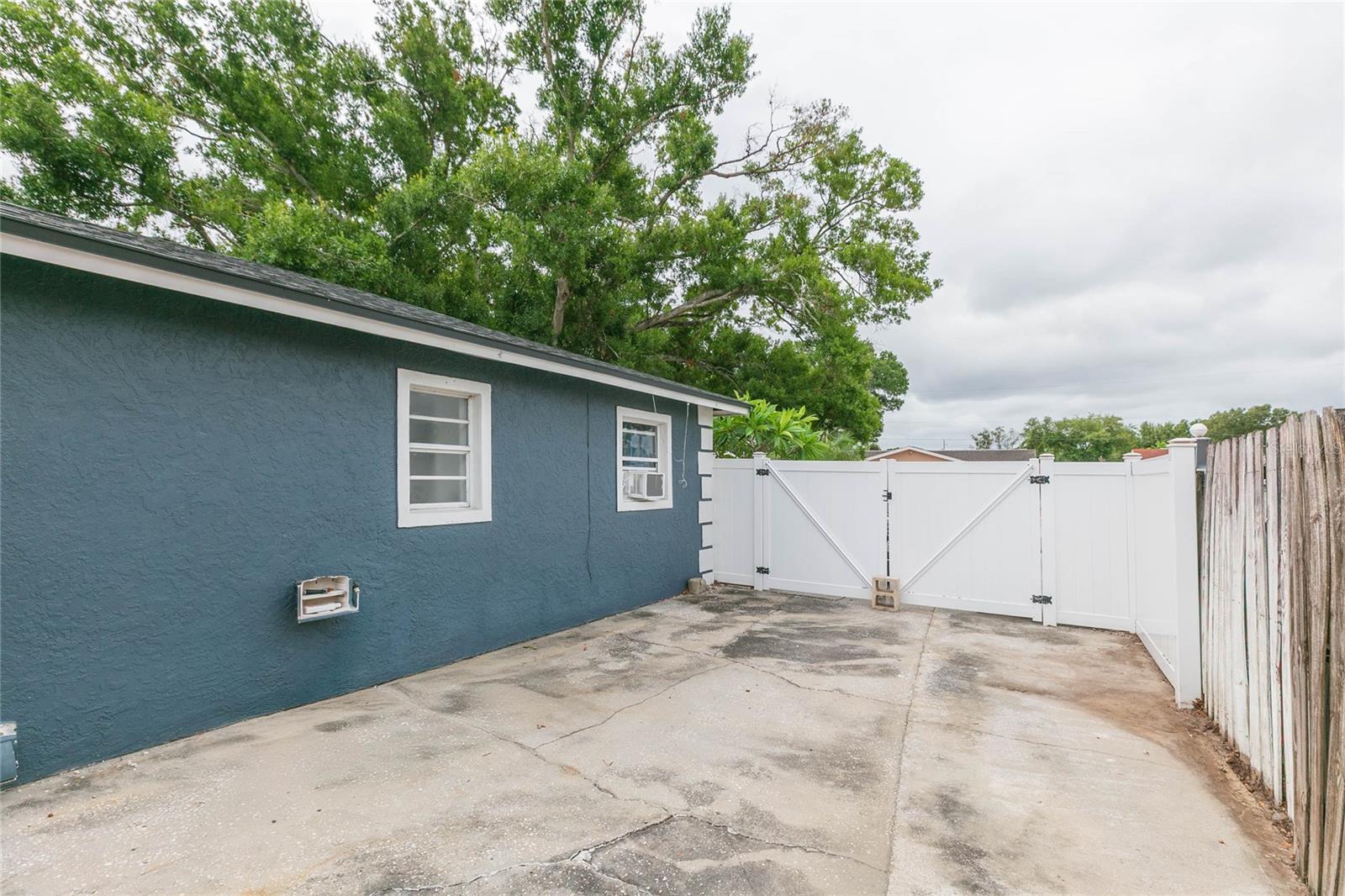 7412 KINGSTON DR — photo 39
