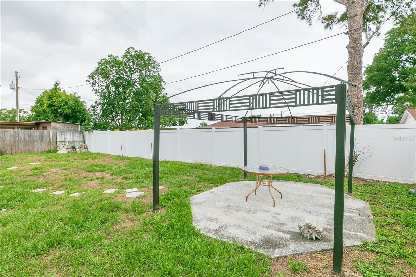 7412 KINGSTON DR — photo 36