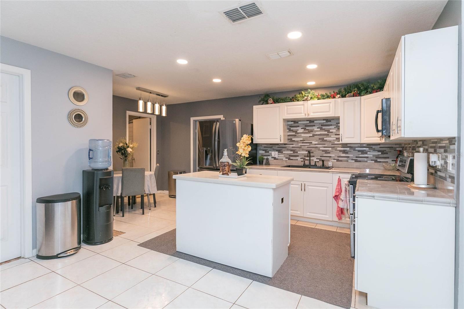 7412 KINGSTON DR — photo 9