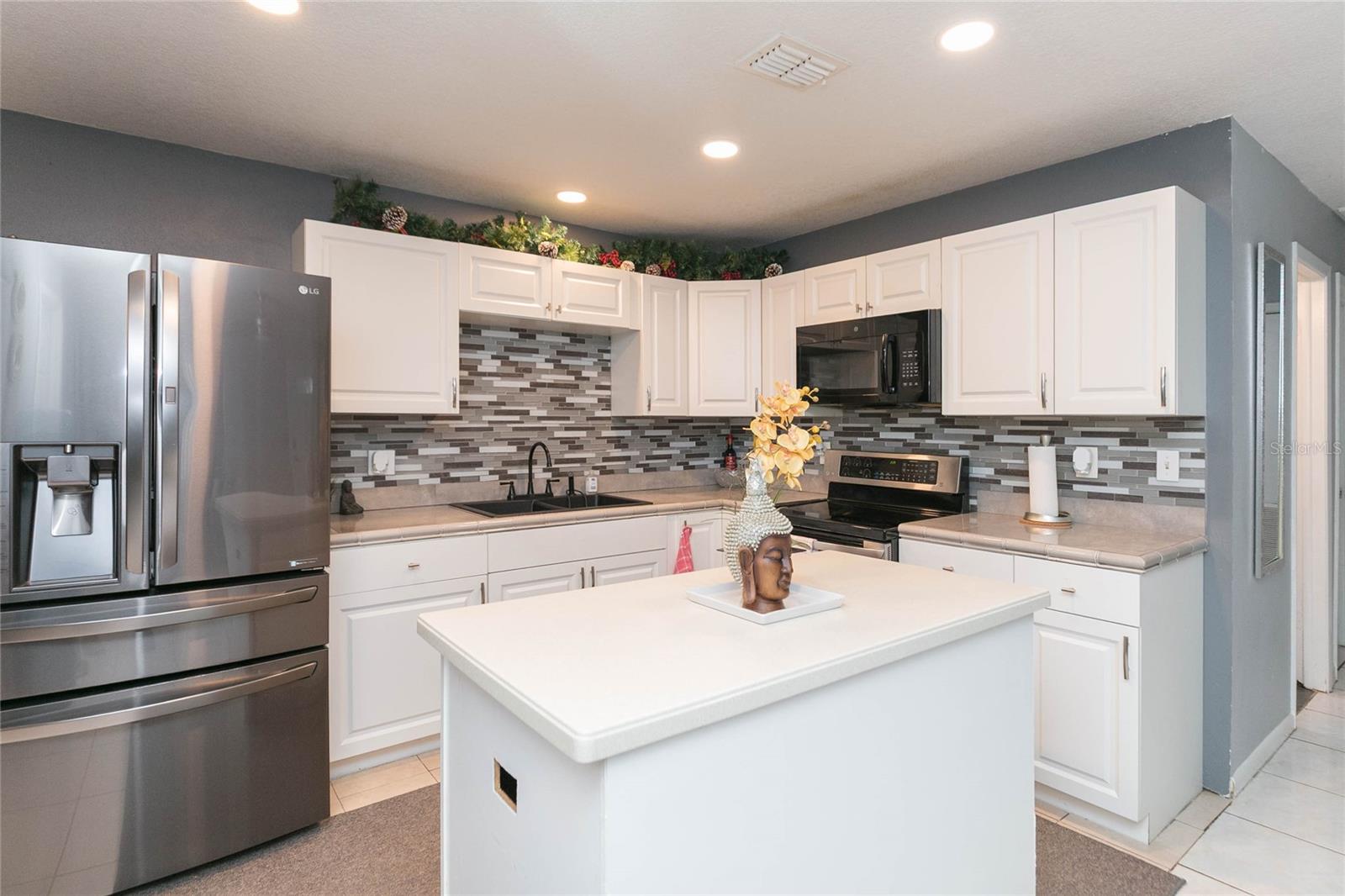 7412 KINGSTON DR — photo 10