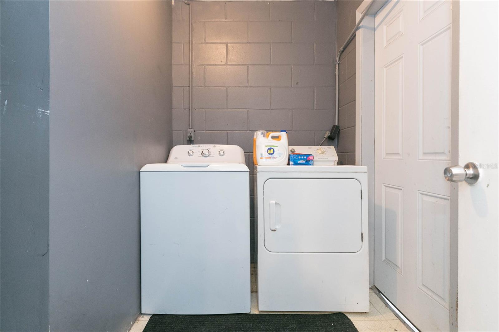 7412 KINGSTON DR — photo 15