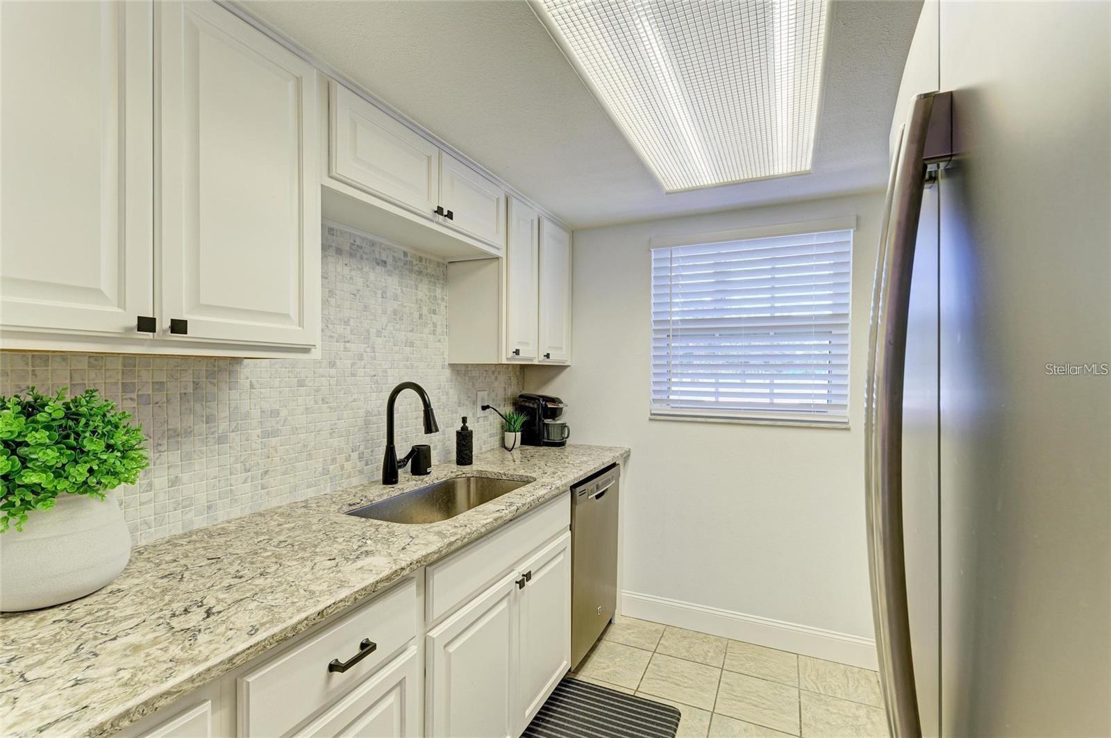 9810 DORADO AVE #9810 — photo 8