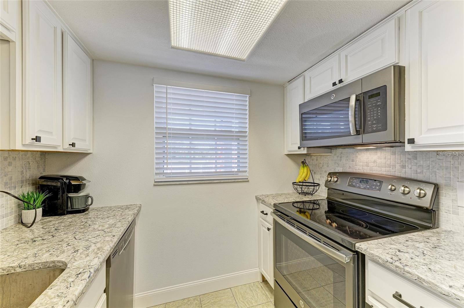 9810 DORADO AVE #9810 — photo 3