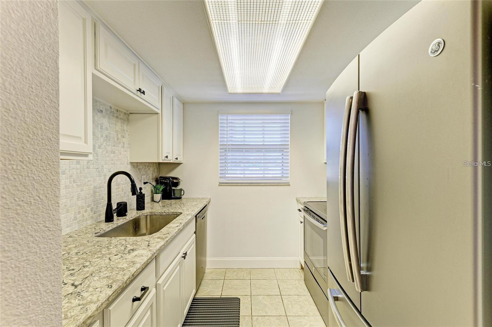 9810 DORADO AVE #9810 — photo 7