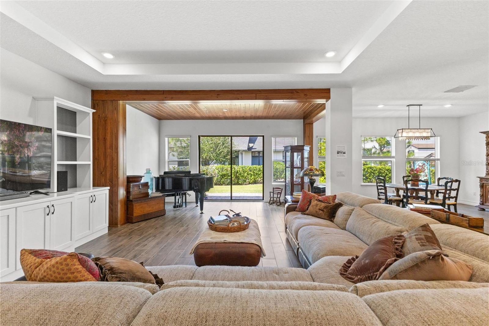 6170 MARSH TRAIL DR — photo 3