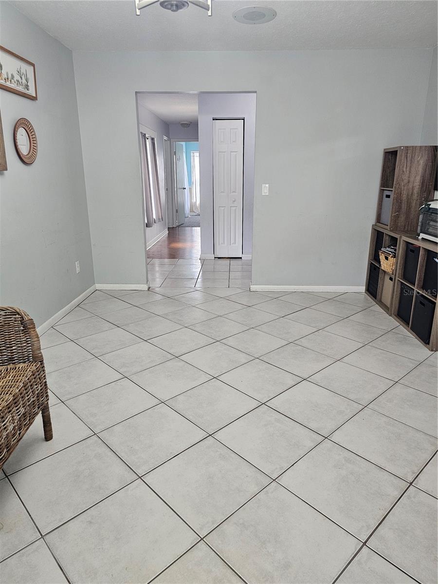 18322 SWAN LAKE DR — photo 7