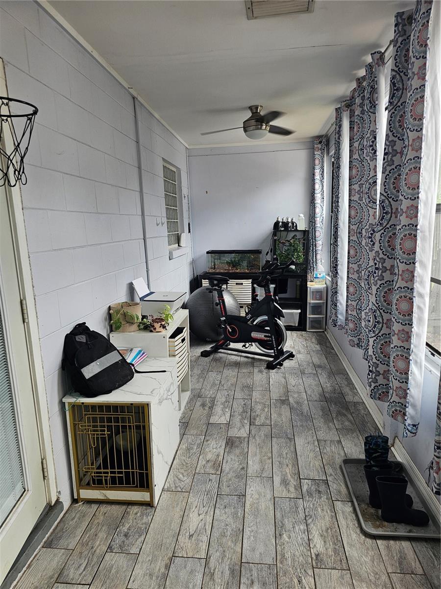 18322 SWAN LAKE DR — photo 12