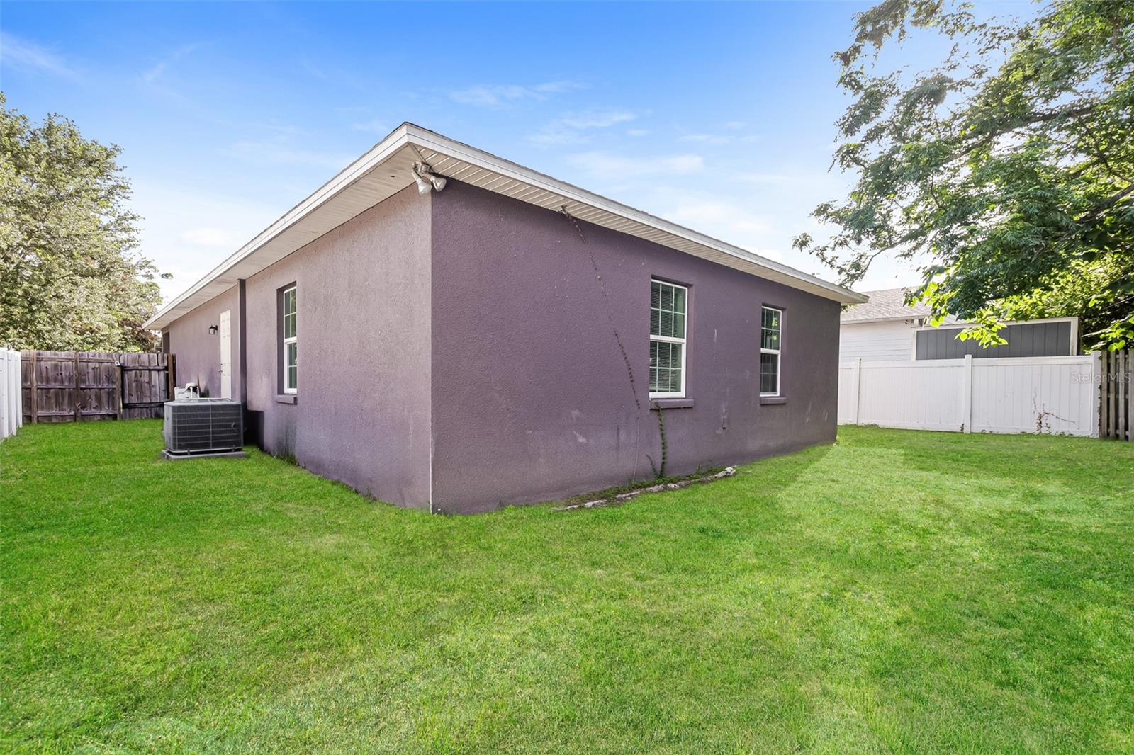 1505 E CARACAS ST — photo 18