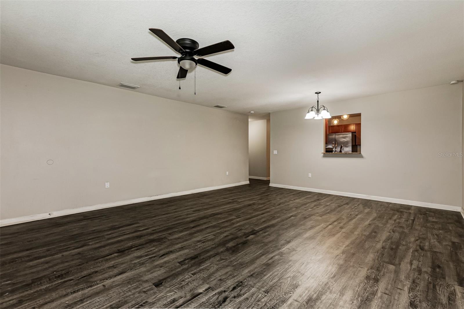 1505 E CARACAS ST — photo 4