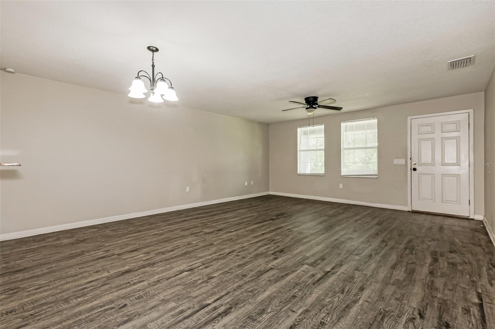 1505 E CARACAS ST — photo 7