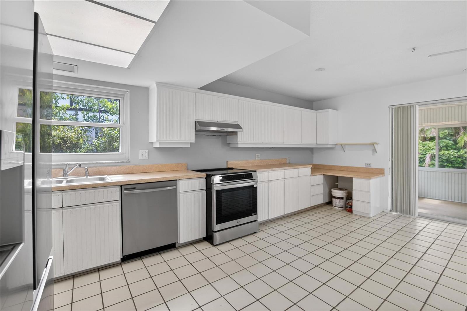 1900 STANTON AVE — photo 13