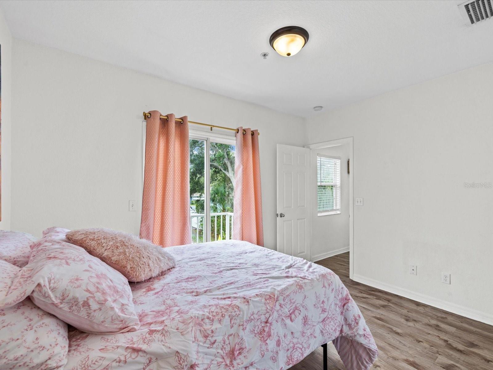553 LUSARA CT — photo 22
