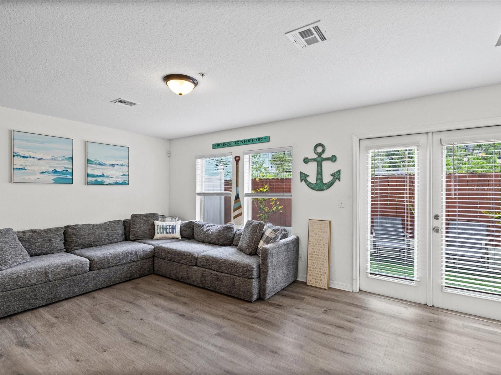 553 LUSARA CT — photo 8