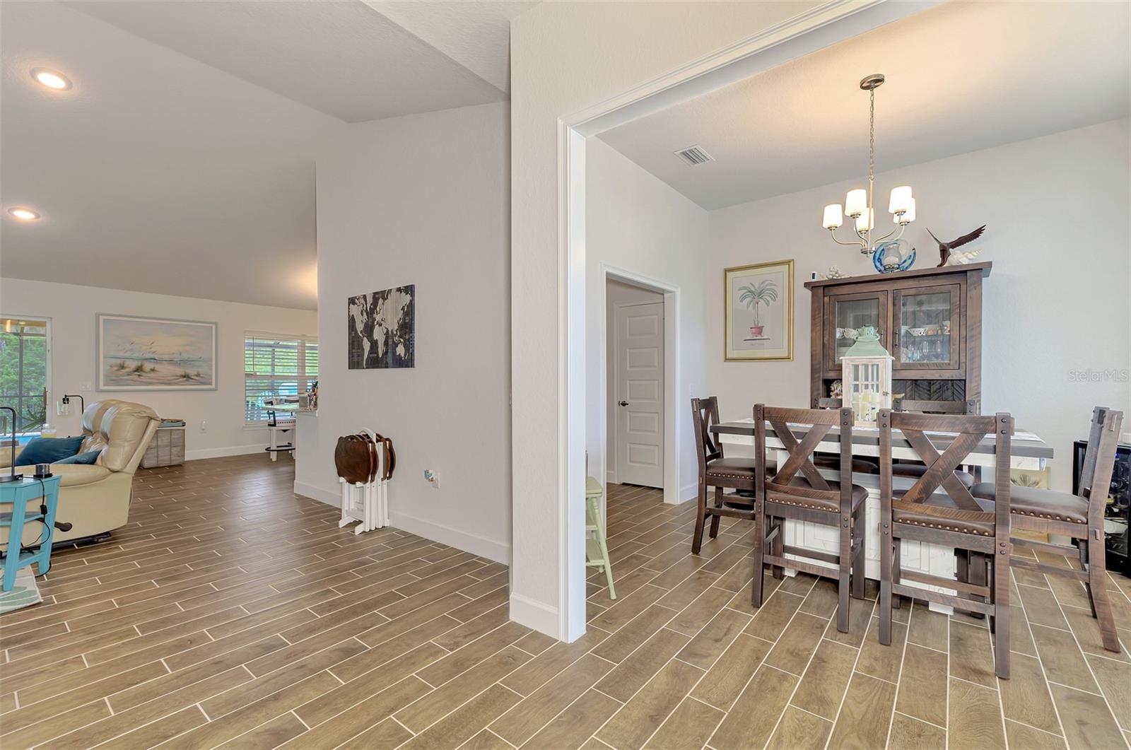 2443 LANCASTER LN — photo 9