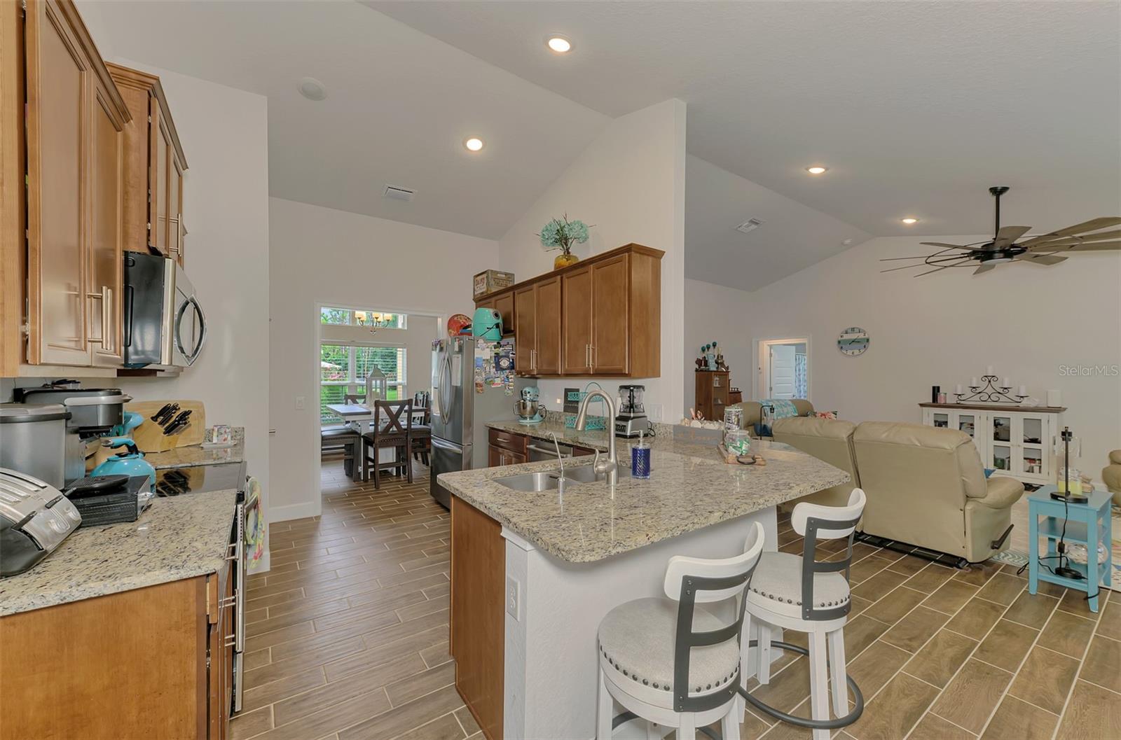 2443 LANCASTER LN — photo 22