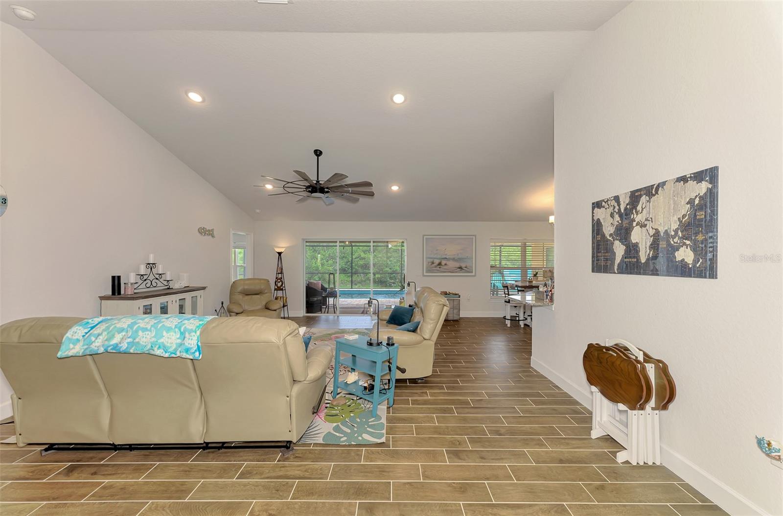 2443 LANCASTER LN — photo 13