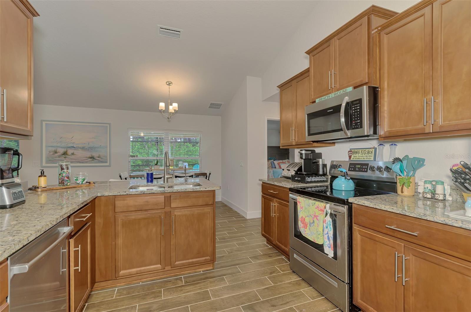 2443 LANCASTER LN — photo 25