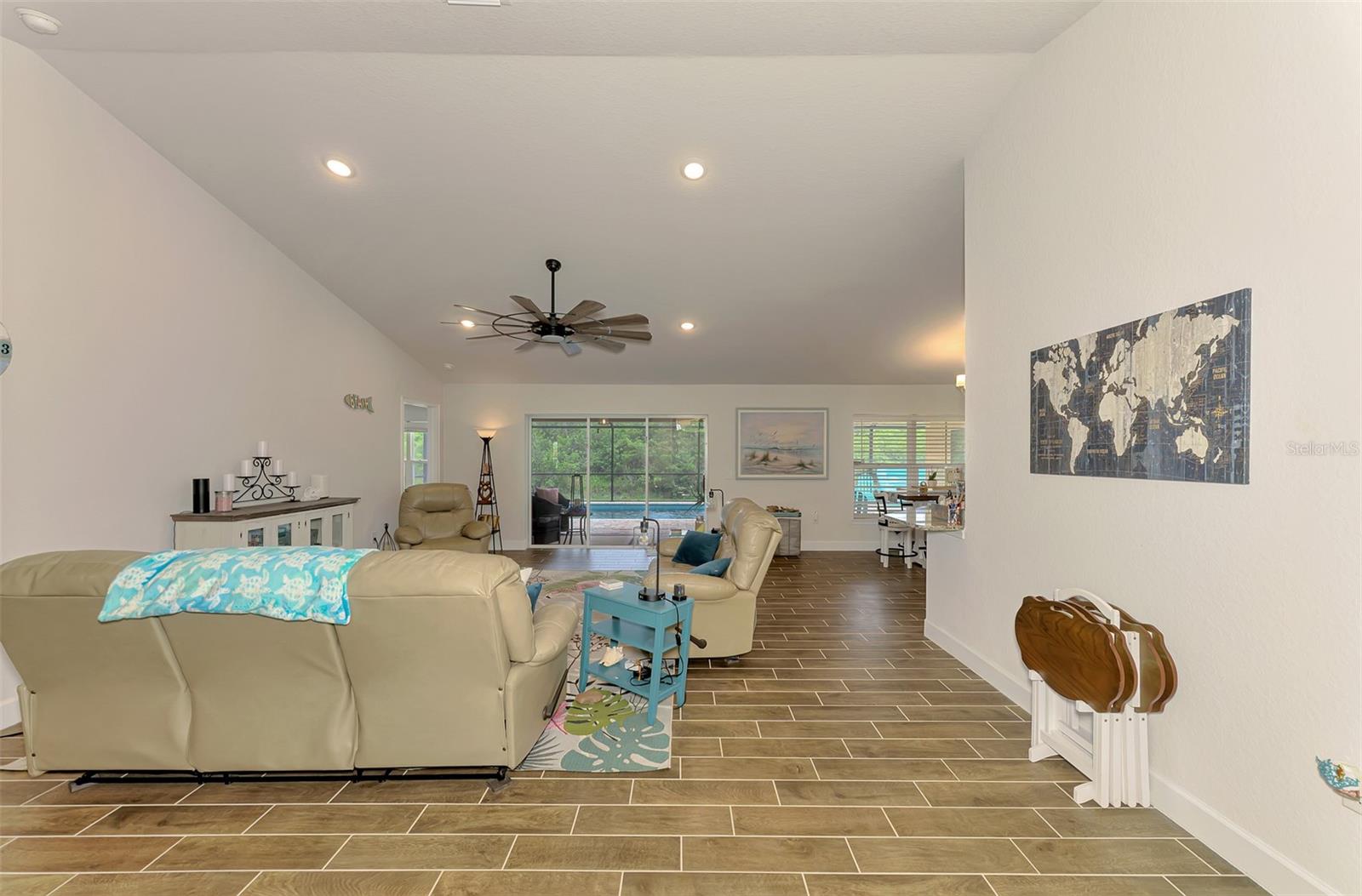 2443 LANCASTER LN — photo 11