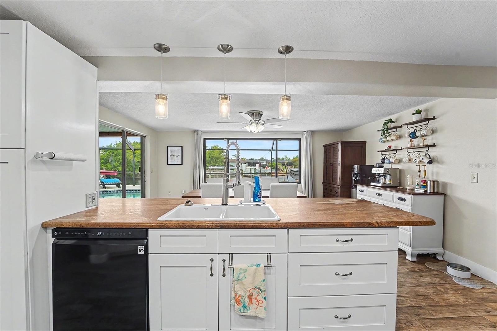 5736 MELALEUCA DR — photo 8