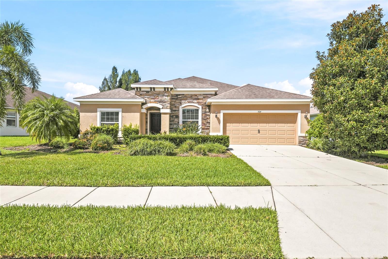 924 BUTTERCUP GLN — photo 3