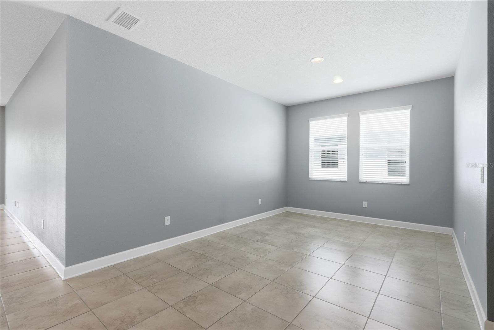 924 BUTTERCUP GLN — photo 17