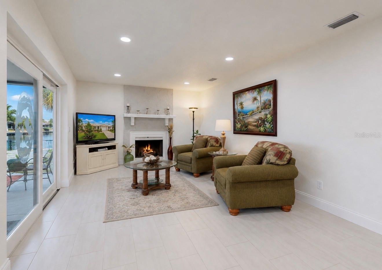 803 LEISEY CIR — photo 24