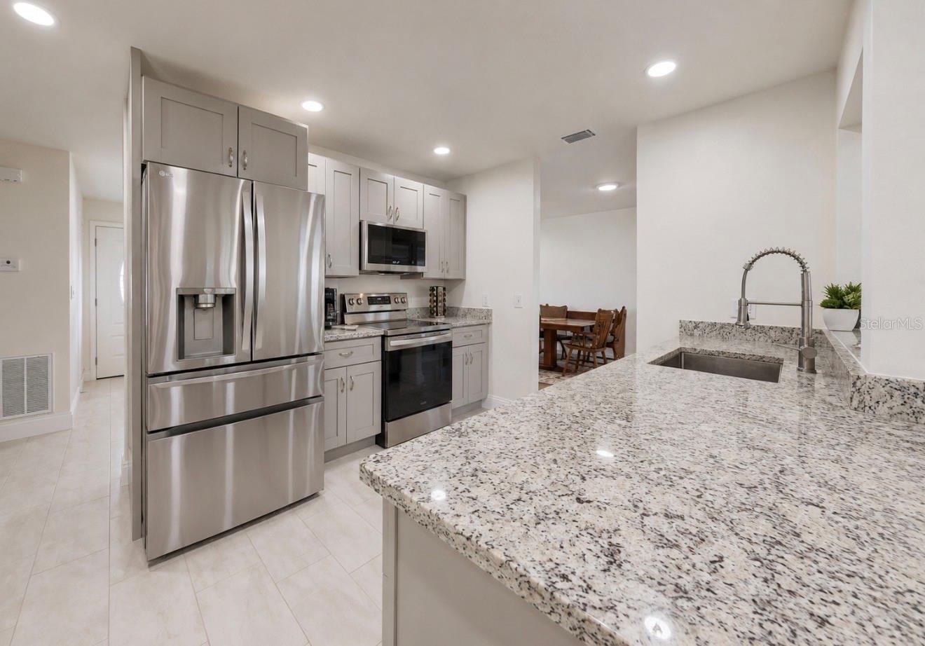 803 LEISEY CIR — photo 19