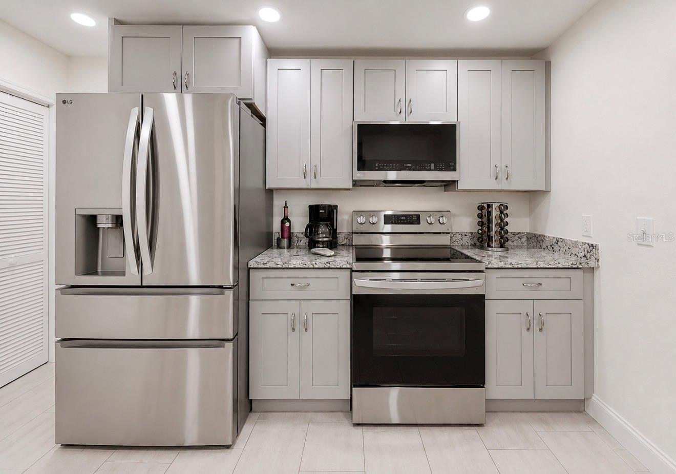 803 LEISEY CIR — photo 18