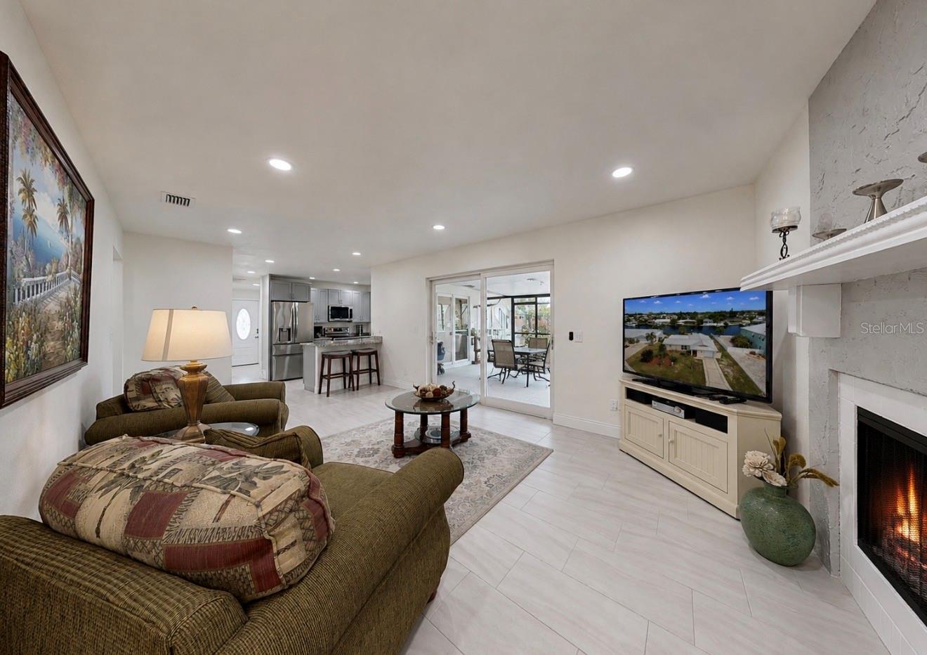 803 LEISEY CIR — photo 23