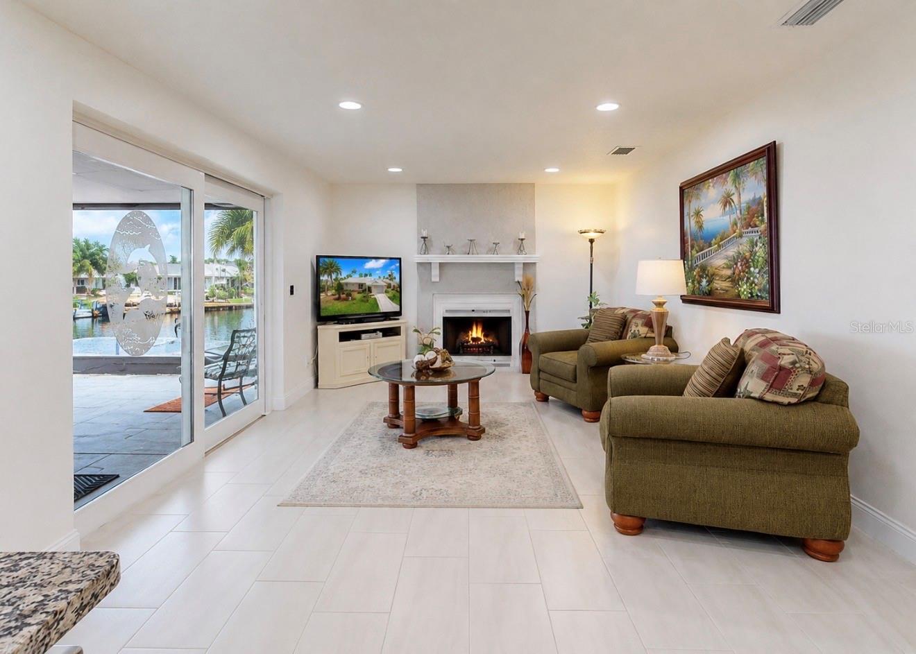 803 LEISEY CIR — photo 22