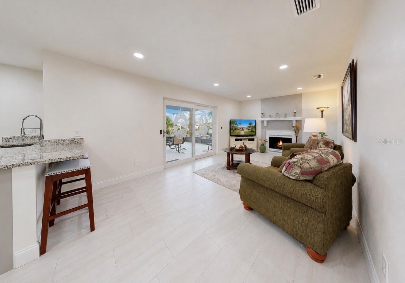 803 LEISEY CIR — photo 25
