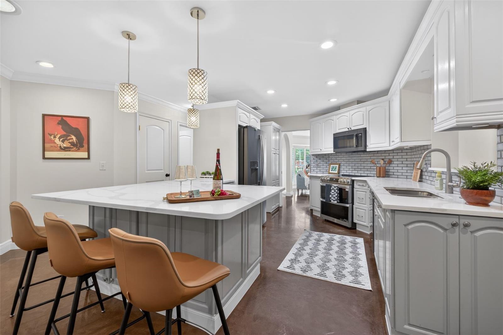 303 ROEBLING RD S — photo 10