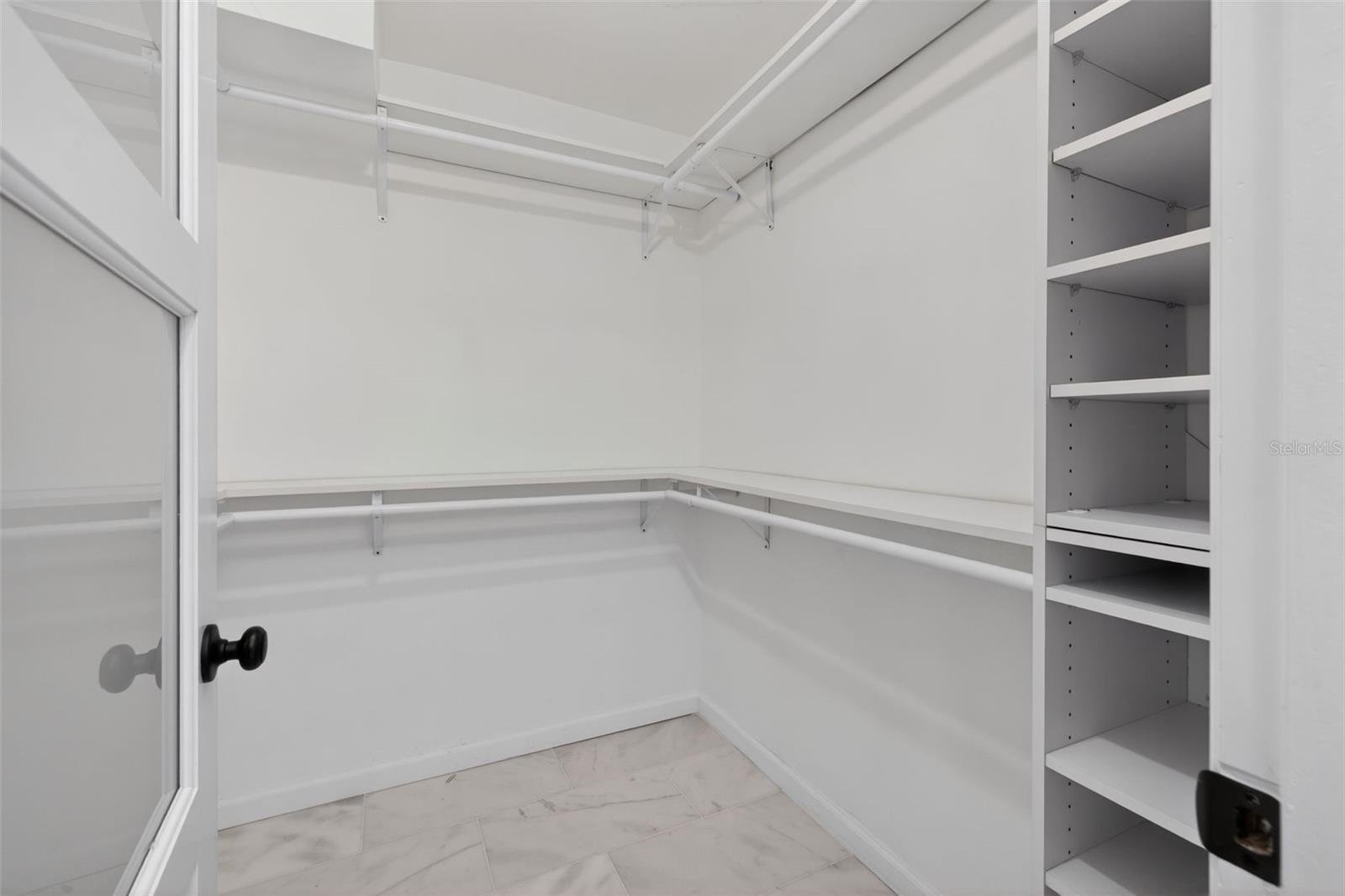 303 ROEBLING RD S — photo 15