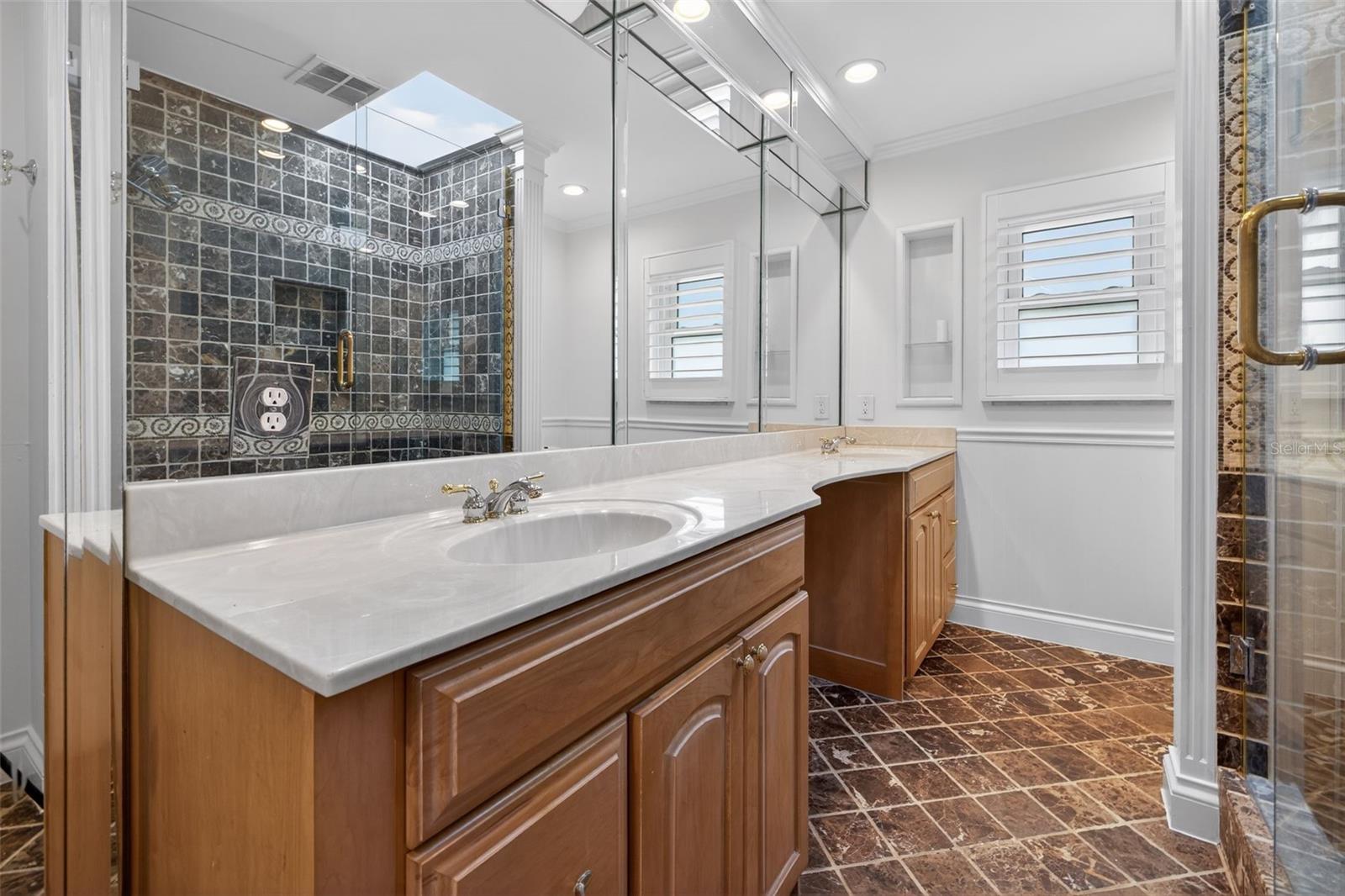 303 ROEBLING RD S — photo 17