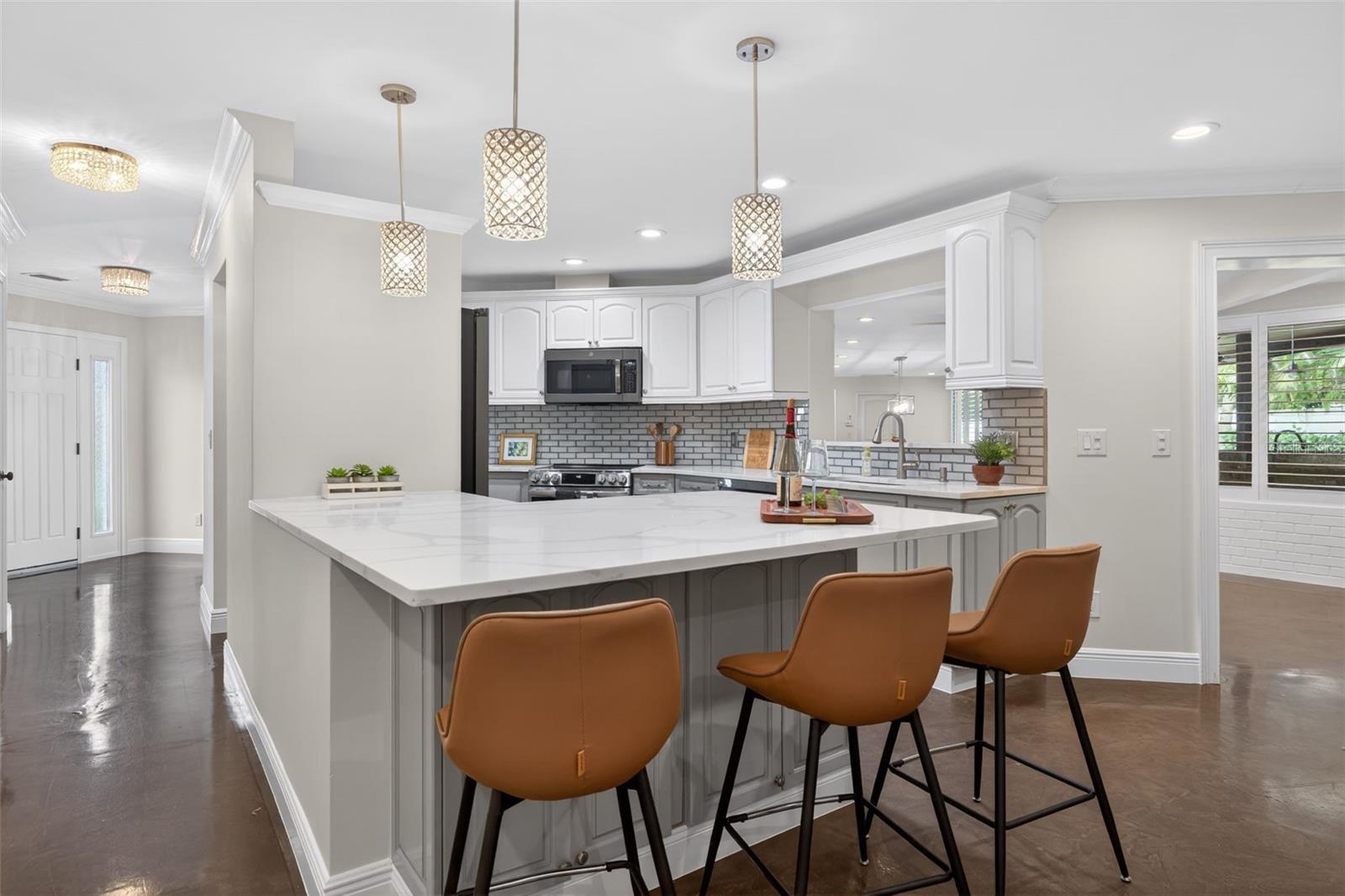 303 ROEBLING RD S — photo 8