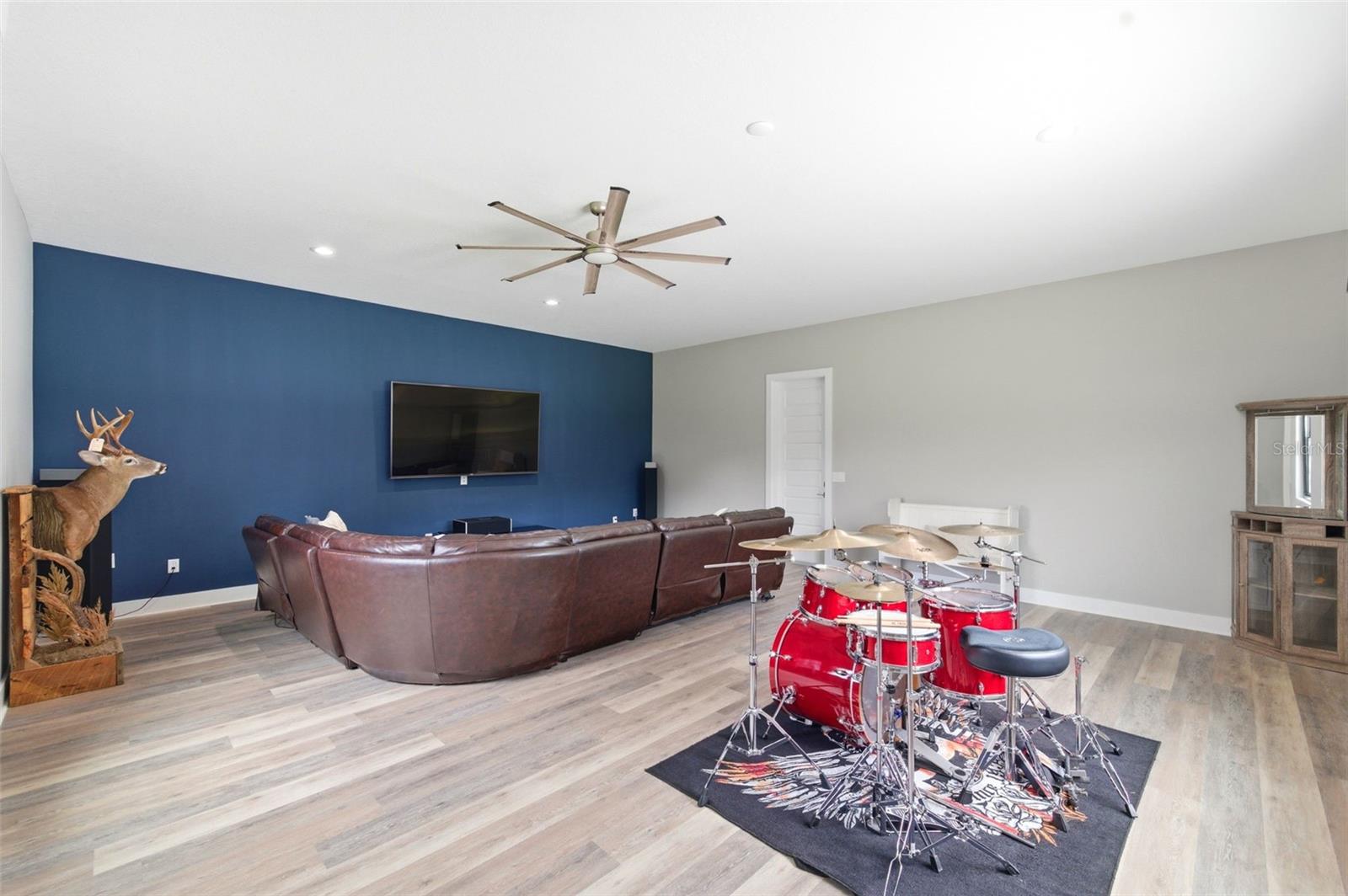 37904 TRILBY RD — photo 63