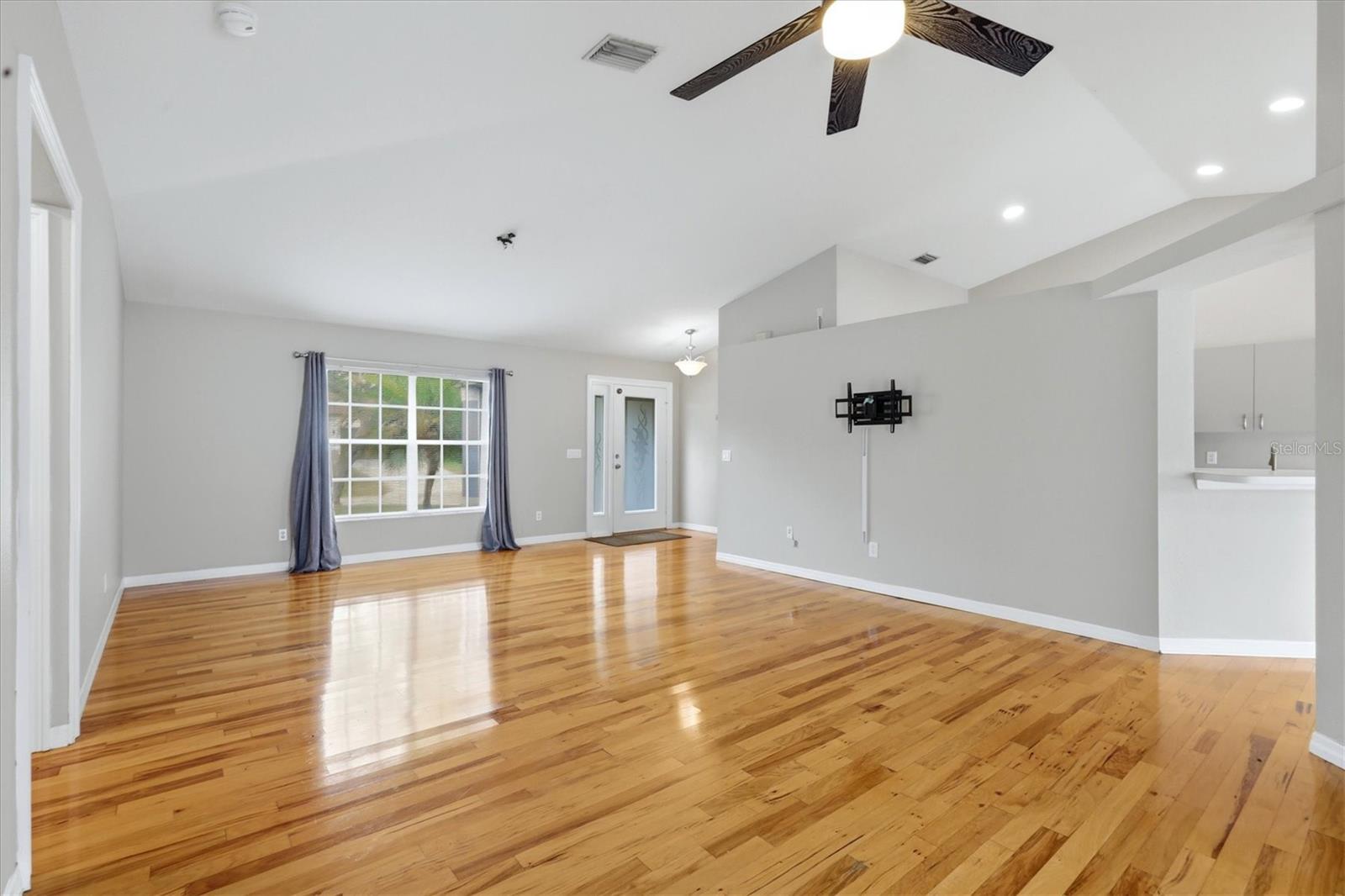 3575 LUBEC AVE — photo 4