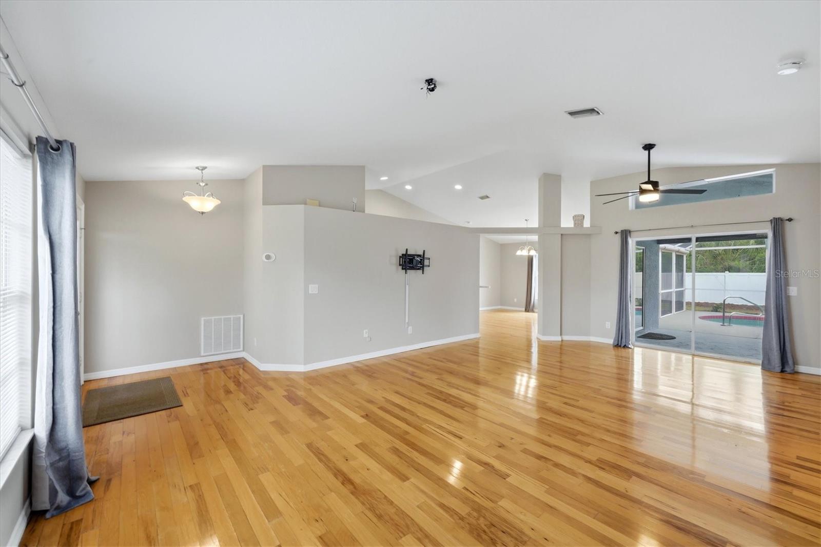 3575 LUBEC AVE — photo 5