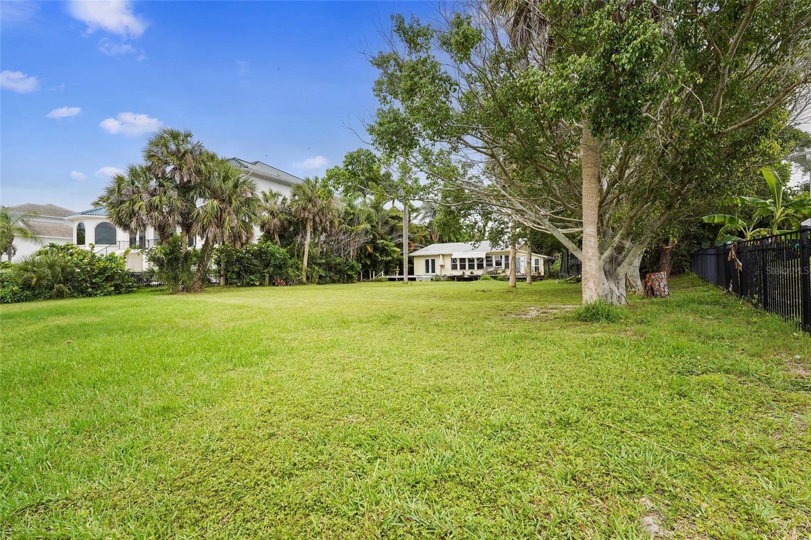 7538 WESTMORELAND DR — photo 3